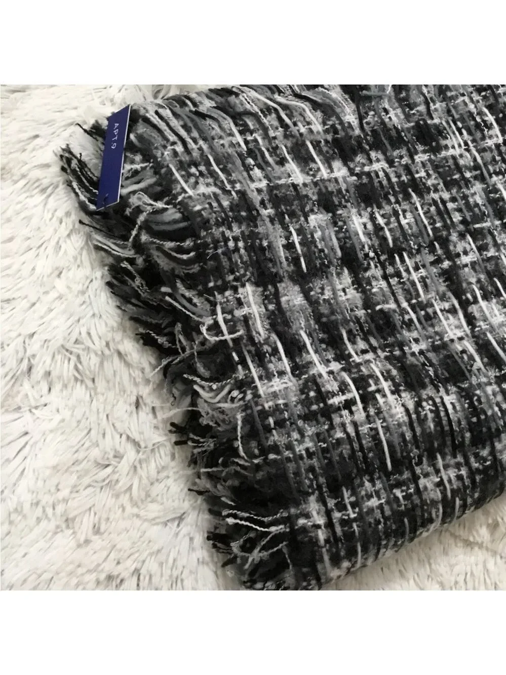 Apt 9 Micro Plaid  motif blanket Scarf Woman’s OSFM black gray & white